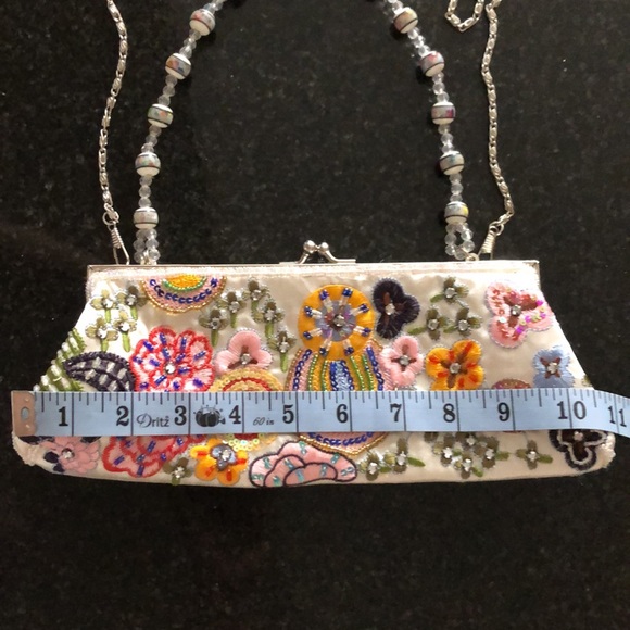 Beautiful Handbag - Picture 3 of 6